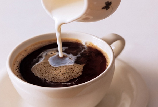 Είναι πιο ελαφρύς ο καφές με γάλα;