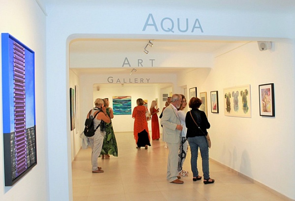 Με επιτυχία εγκαινιάστηκε η έκθεση «Think Of Me» στην Aqua Gallery