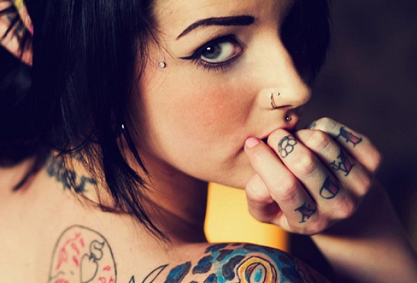 «Ένοχα» για καρκίνο τα τατουάζ, σύμφωνα με Βρετανούς επιστήμονες
