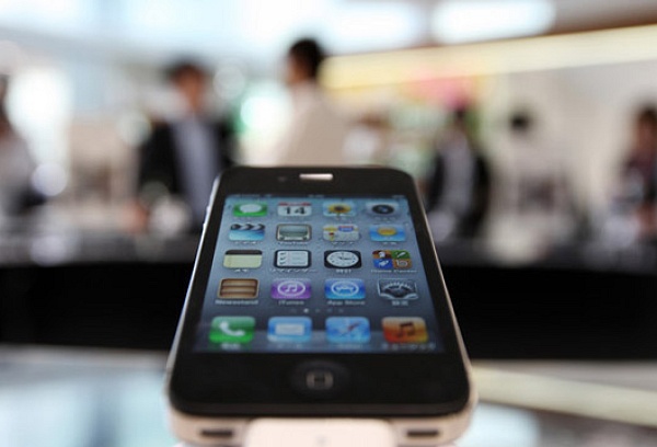 Χαράς ευαγγέλια στην Apple: Εκατομμύρια... πρόβατα σπεύδουν να αγοράσουν το iPhone 4S!